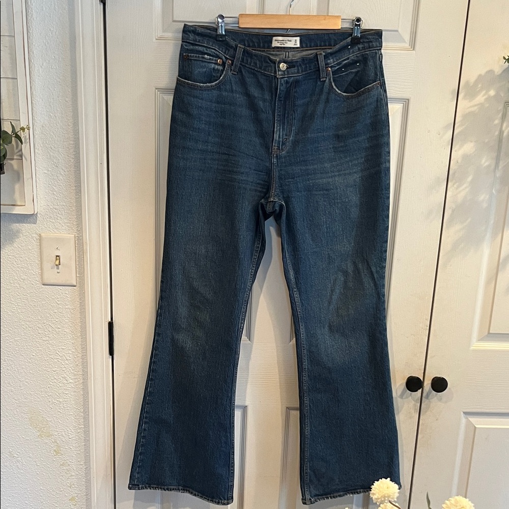 Abercrombie & Fitch Vintage Flare High Rise Jeans 32/14